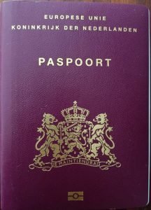 Het Nederlandse Paspoort: Let op het Cijfer '0' en niet de Letter 'O'